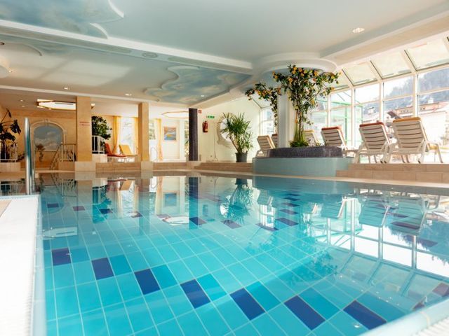 hotel-erpfendorf-indoorpool-wellnes.jpg