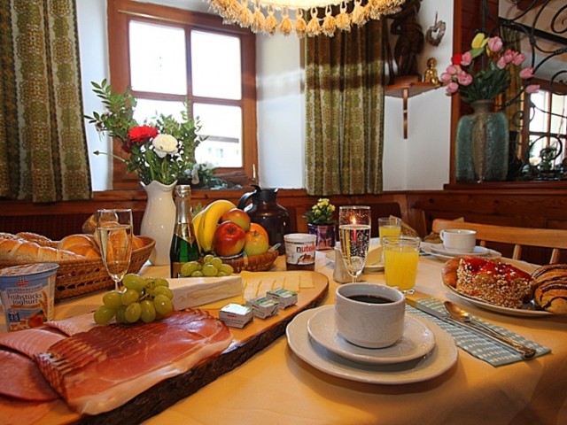 Pension Auer - Appartements mit Bergblick in Lofer